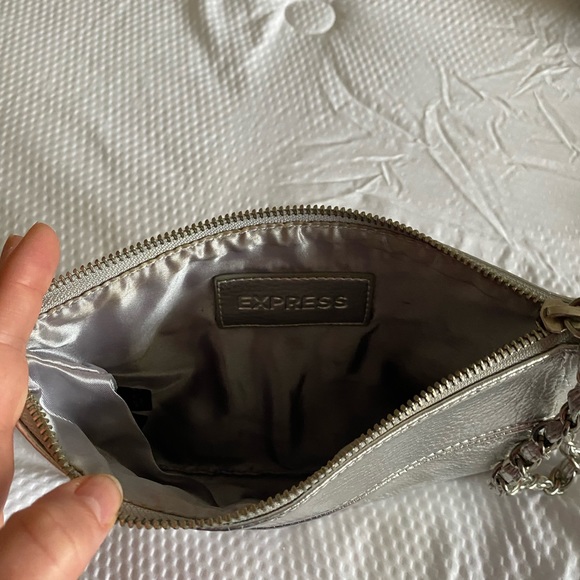 Silver Express wristlet with chain strap - Picture 2 of 2